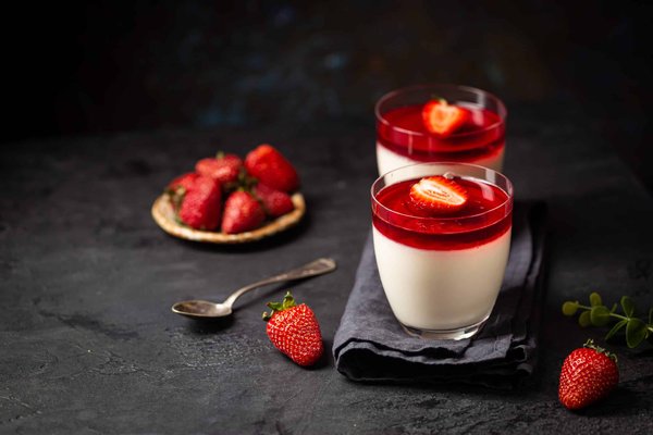 What's the Best Method for Crafting Silky Italian Panna Cotta with a Berries Coulis?