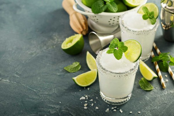 What's the Best Method for Crafting a Smoky Mezcal Margarita with Fresh Lime?